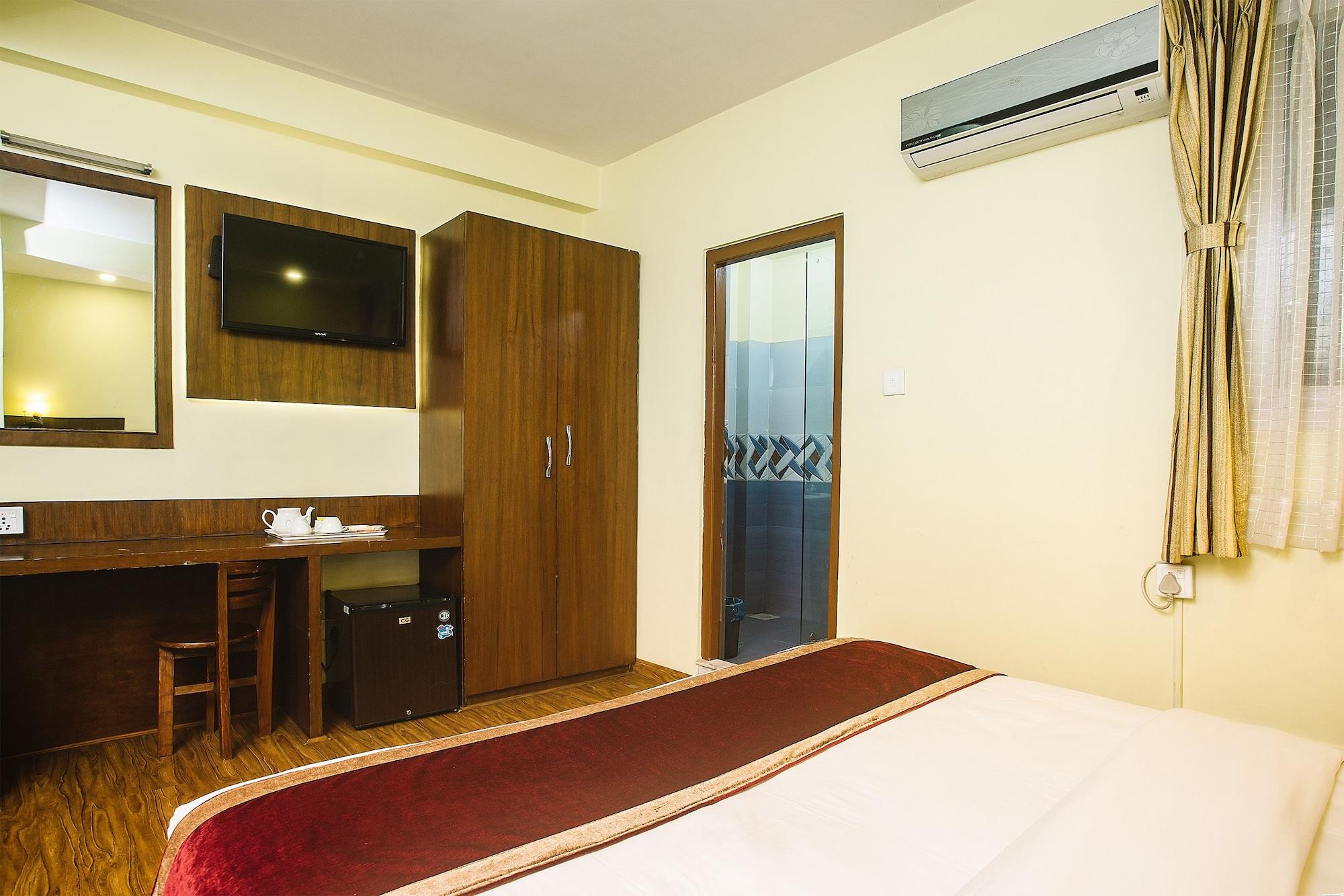 Backyard Hotel Катманду Екстериор снимка