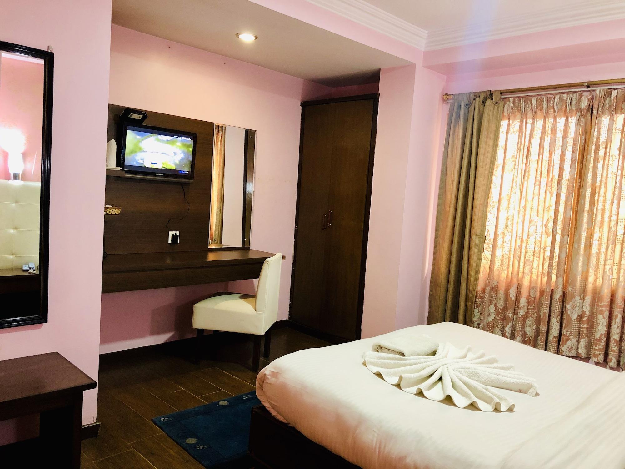 Backyard Hotel Катманду Екстериор снимка