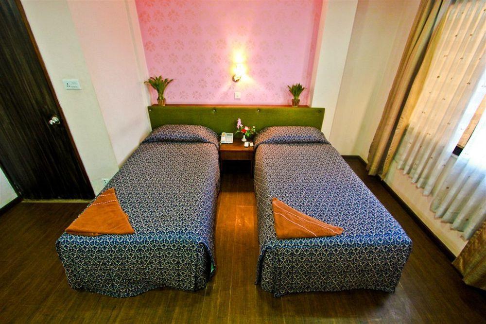 Backyard Hotel Катманду Екстериор снимка