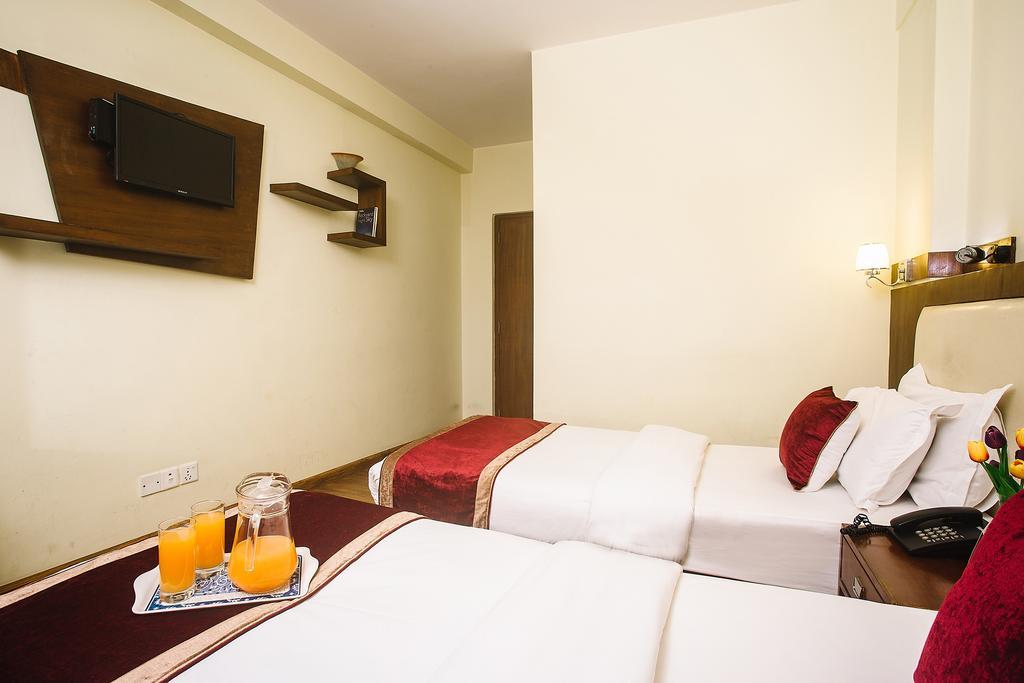 Backyard Hotel Катманду Екстериор снимка