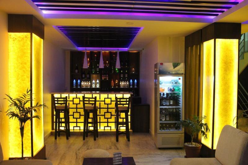 Backyard Hotel Катманду Екстериор снимка