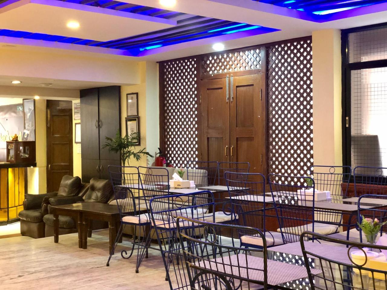 Backyard Hotel Катманду Екстериор снимка